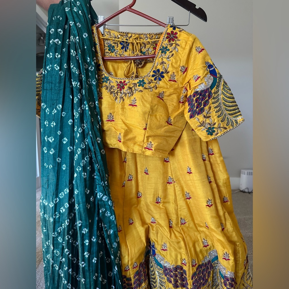 Yellow lehenga - Picture 3 of 4